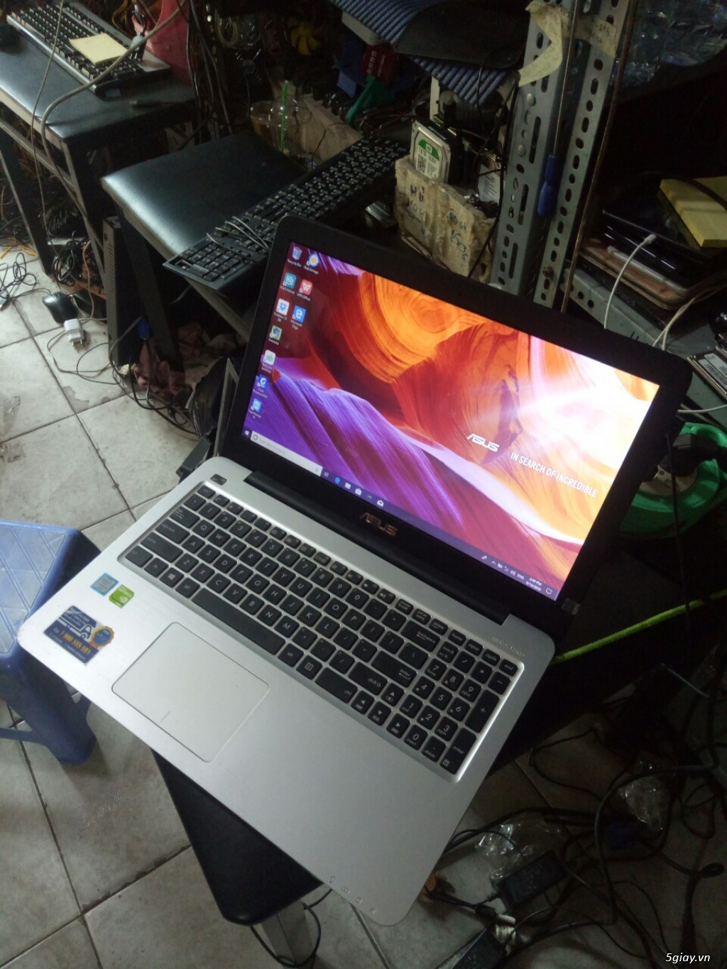 Laptop Asus A556UF i5 6200U/4GB/500GB/VGA 2GB/Win10 - 2
