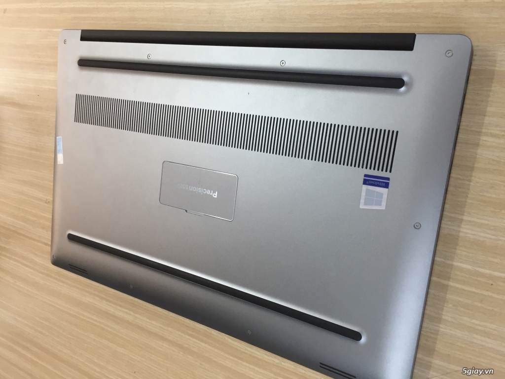 ViTinh DST - DELL Precision  5520 .Core i7 . - 1