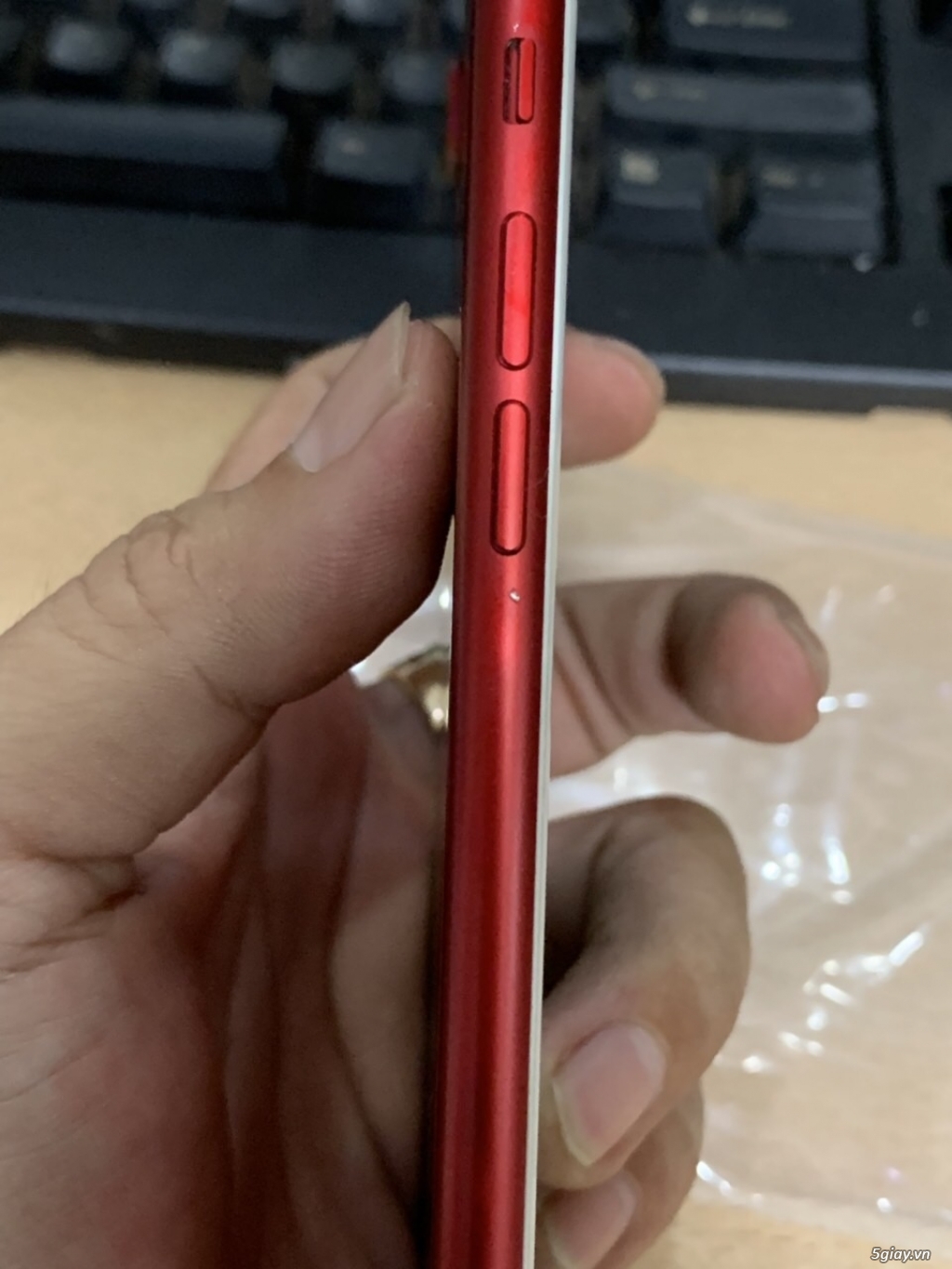 cần bán nhanh iphone 7plus 128gb màu đỏ đep 99%