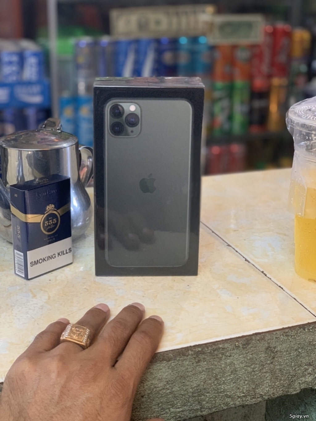 Iphone 11 pro max  64g gold nguyên seal chưa khui chưa active ! Mã ZA - 1