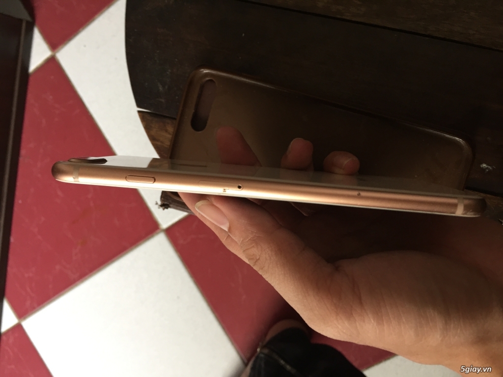 Cần bán iphone 8 plus 64 GB gold lock mỹ - 1
