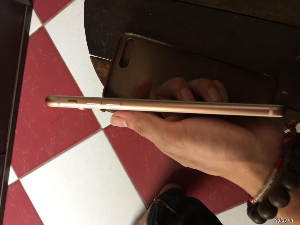 Cần bán iphone 8 plus 64 GB gold lock mỹ