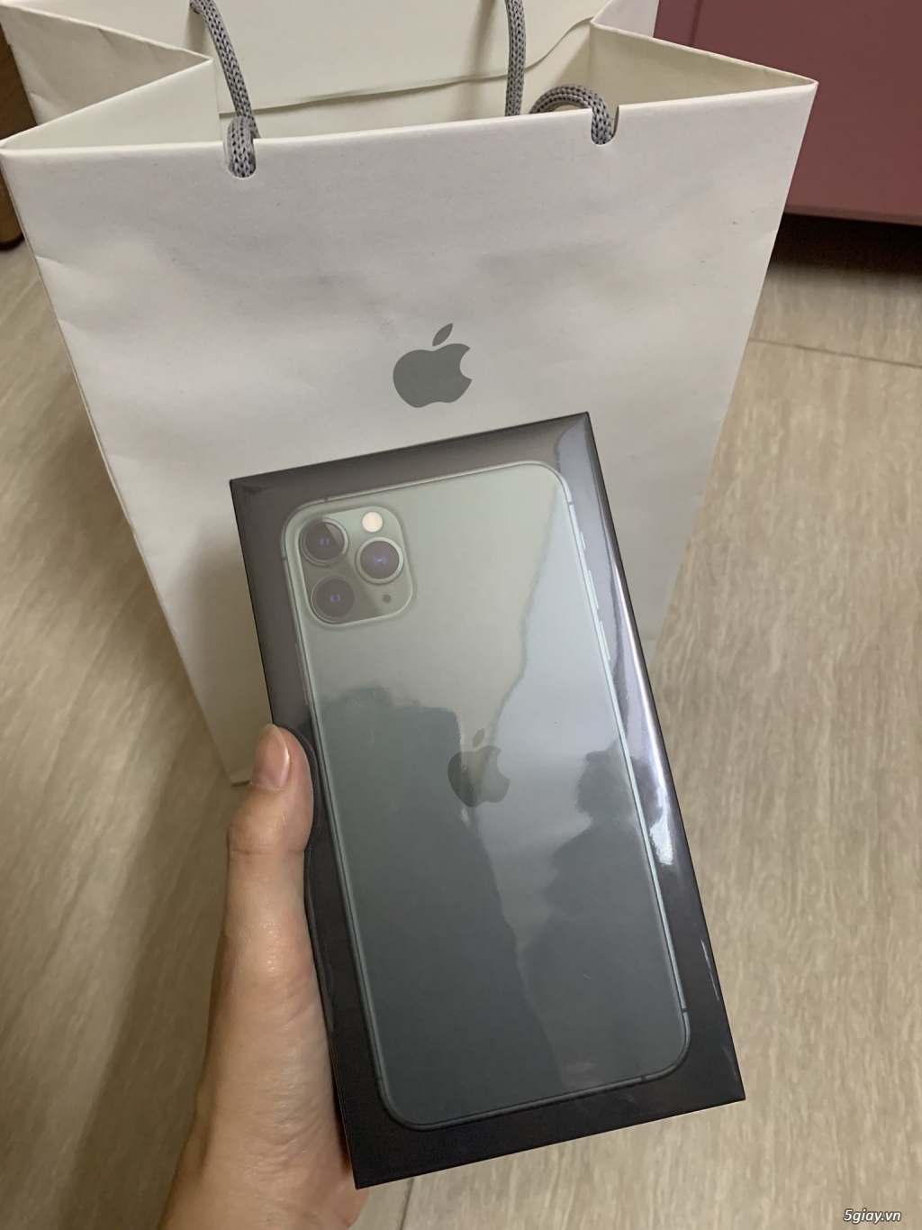 Cần bán iphone 11 Pro Max 256gb Midnight Green nguyên seal
