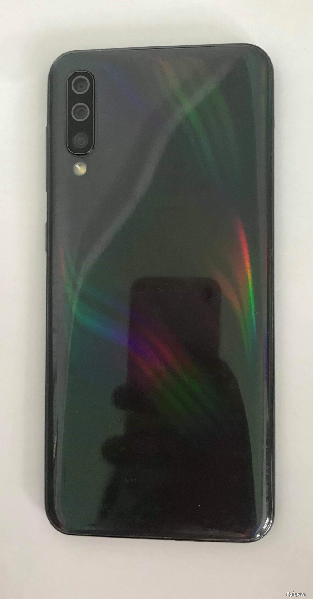 Mua máy mới bán lại Samsung A50 mua mới TGDĐ đc 2 tháng giá 6t990. Nay