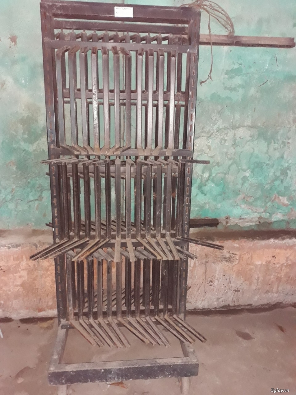 Cần Thanh Lý 2 Kệ Gạch Trưng Bày 30x60 và 40x40 - 1