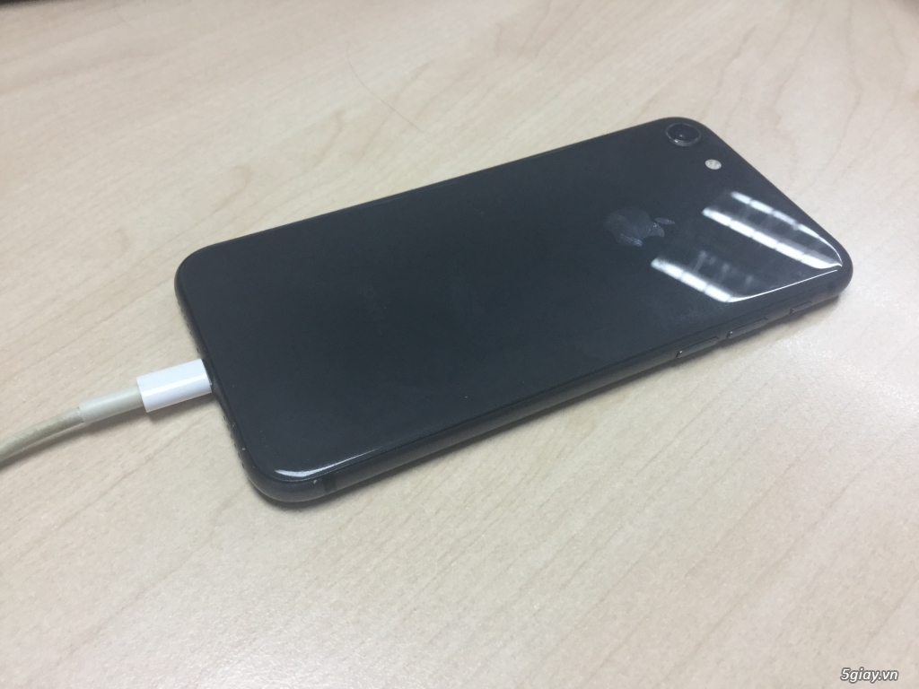Cần bán Iphone 8 quốc tế đen 64gb zin chưa sửa chữa full phụ kiện zin - 1