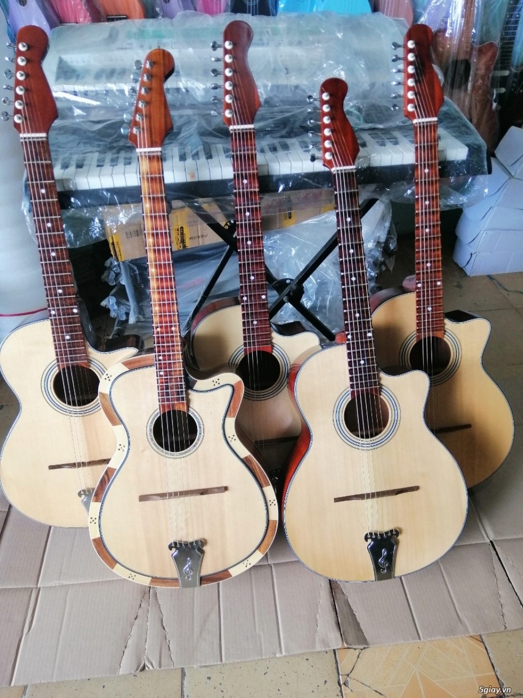 HCM - Bán đàn guitar cổ thùng phím lõm giá siêu rẻ 20191003_181291e37b574dde92cea9e44488cad5_1570080175