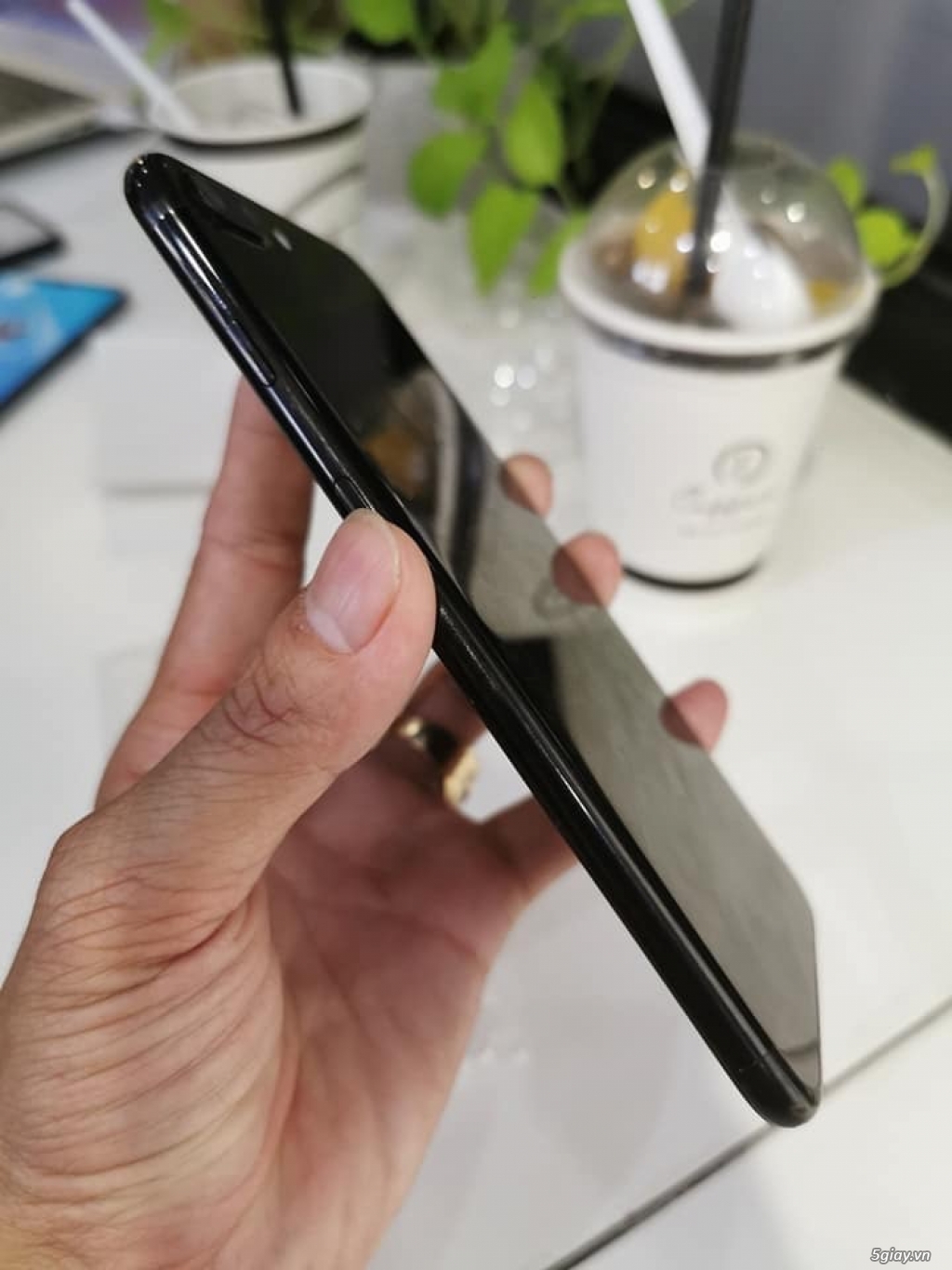 Iphone 7plus đen bóng 128G 98% zin áp quốc tế