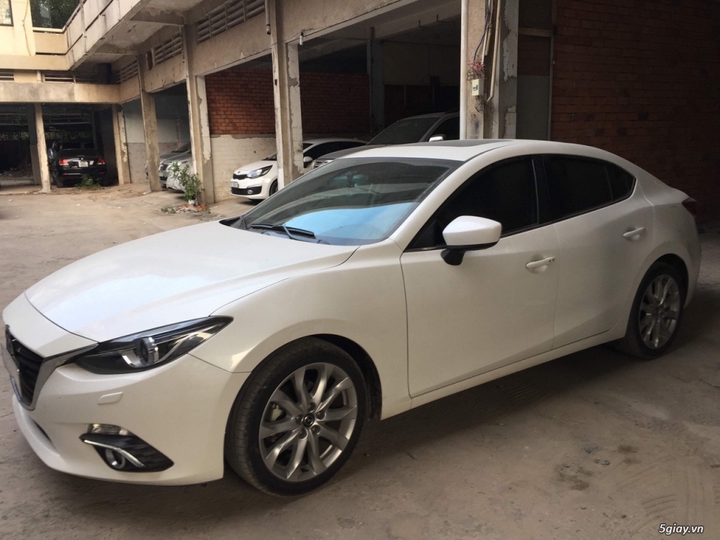 Mazda 3 2015 2.0 AT.màu trắng.chính chủ.95%.full option cao cấp