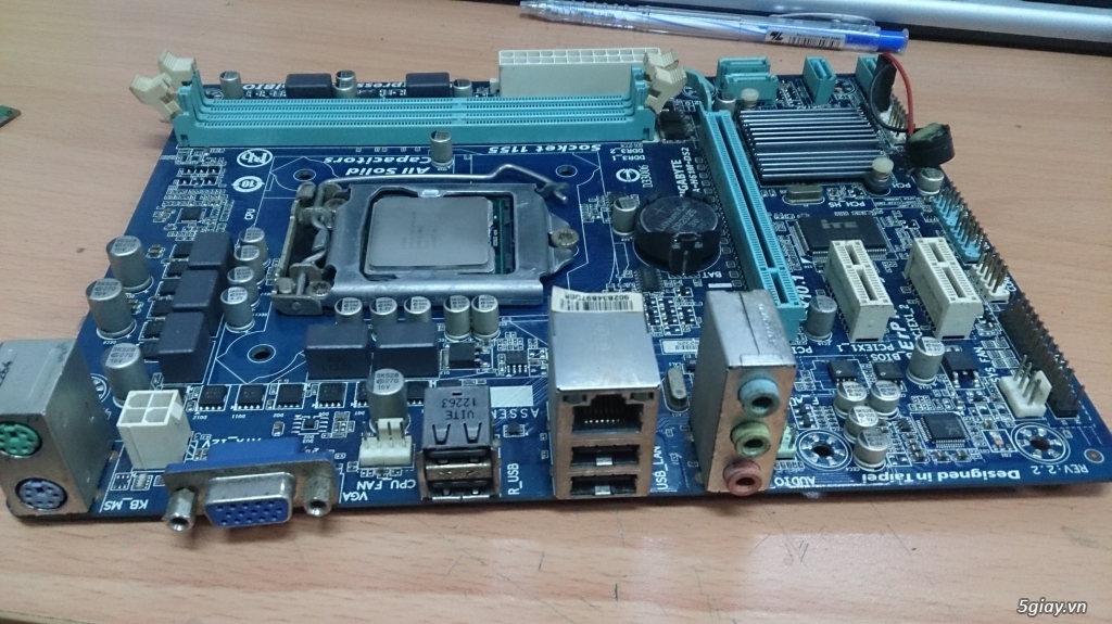 Main gigabtye h61 v5... lỗi 1 khe ram .. Thùng G31 kèm lcd 17'