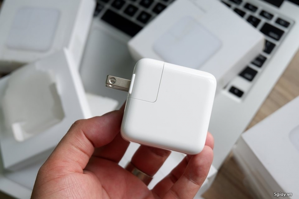 Apple 30W USB-C Power Adapter - 3
