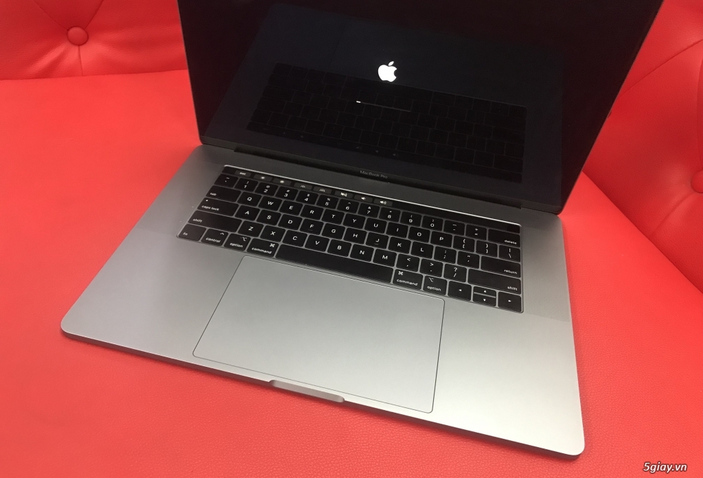 Macbook Pro 15 inch (MPTR2) - 2017 - Space Gray - 2
