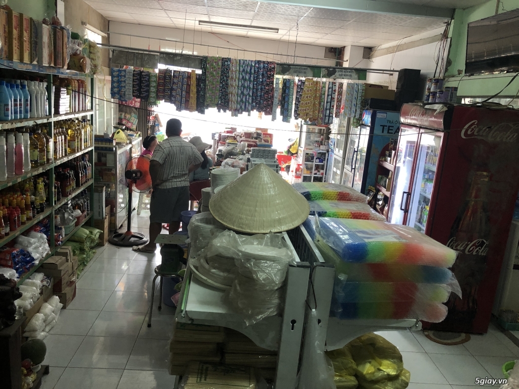 Sang tiệm tập hoá Q7 - 11