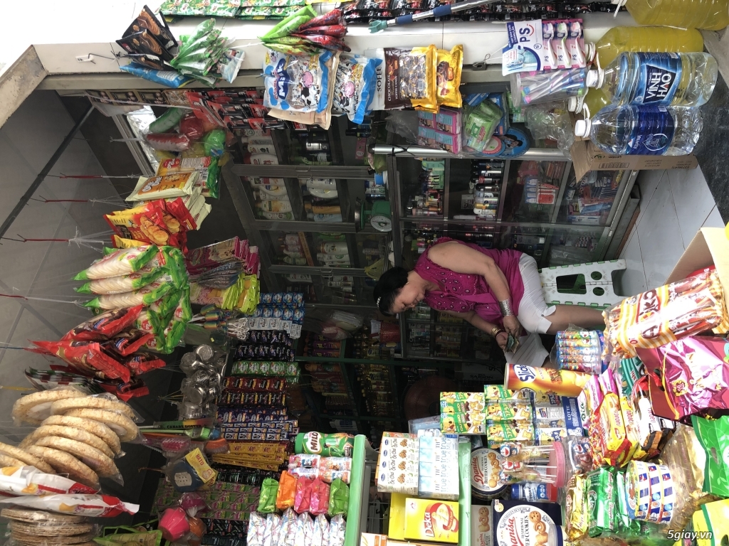 Sang tiệm tập hoá Q7 - 9