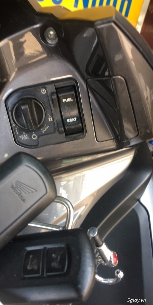 Xe Honda Air Blade 2018 màu xám đen khóa smartkey | 5giay