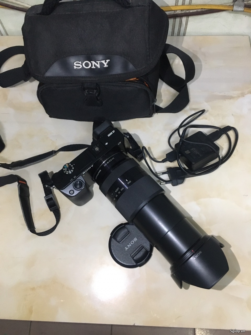 Bán máy ảnh Sony A6000 + lens 18-200 f3.5 6.3 như mới - 2