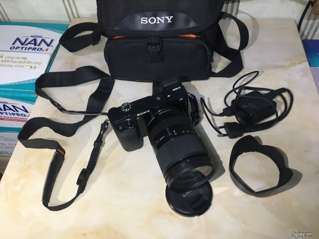 Bán máy ảnh Sony A6000 + lens 18-200 f3.5 6.3 như mới - 1