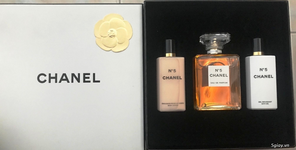 Cần Bán : 2 bộ nước hoa chaaa No 5 và Acqua di Gioia, Giorgio Armani