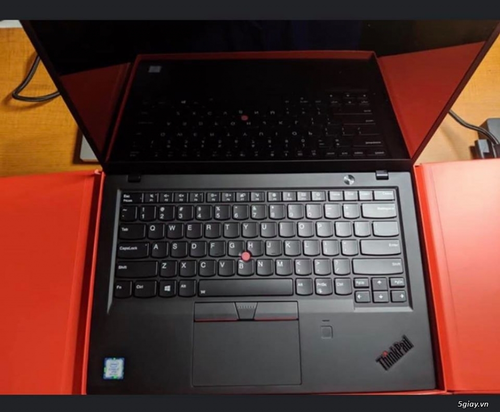 Tìm khách lấy sỉ Laptop Lenovo X1 Carbon Chip i5 gen8