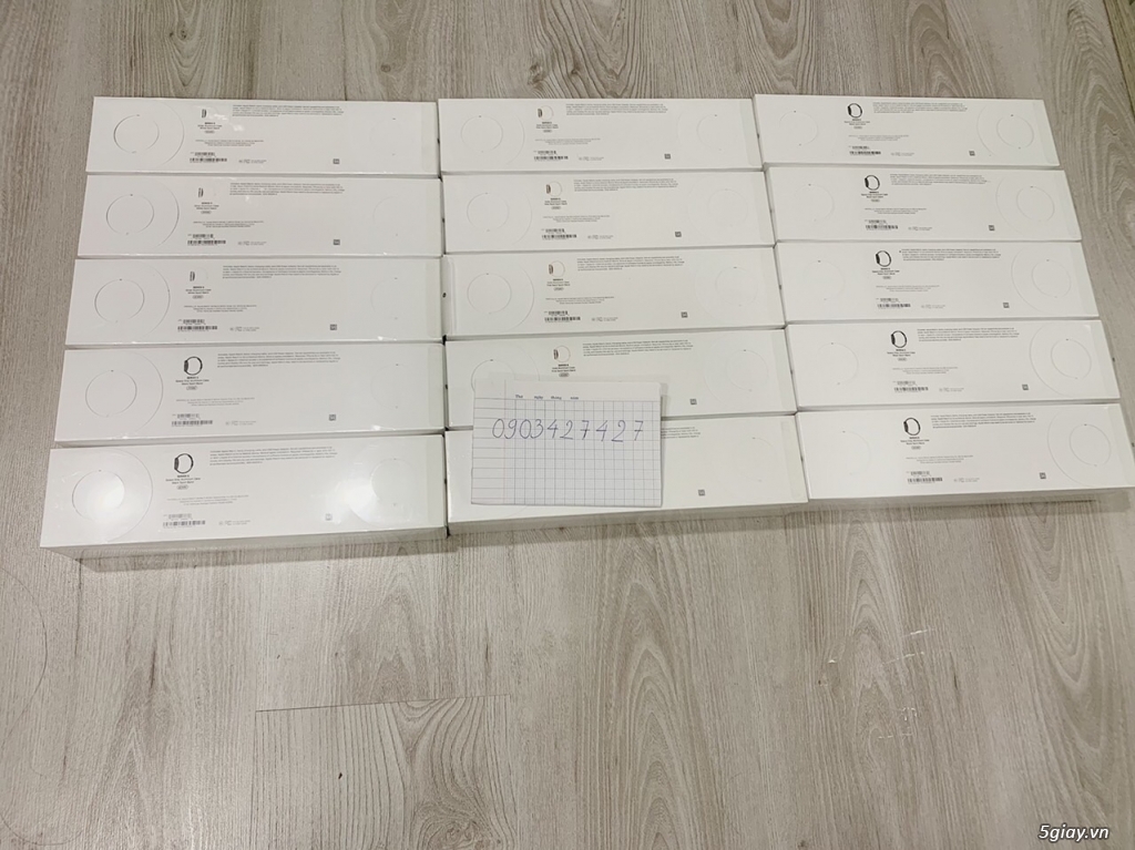 30 Apple watch 5 dây 40,44 (hàng new sealed) giá 10tr3, 10tr9