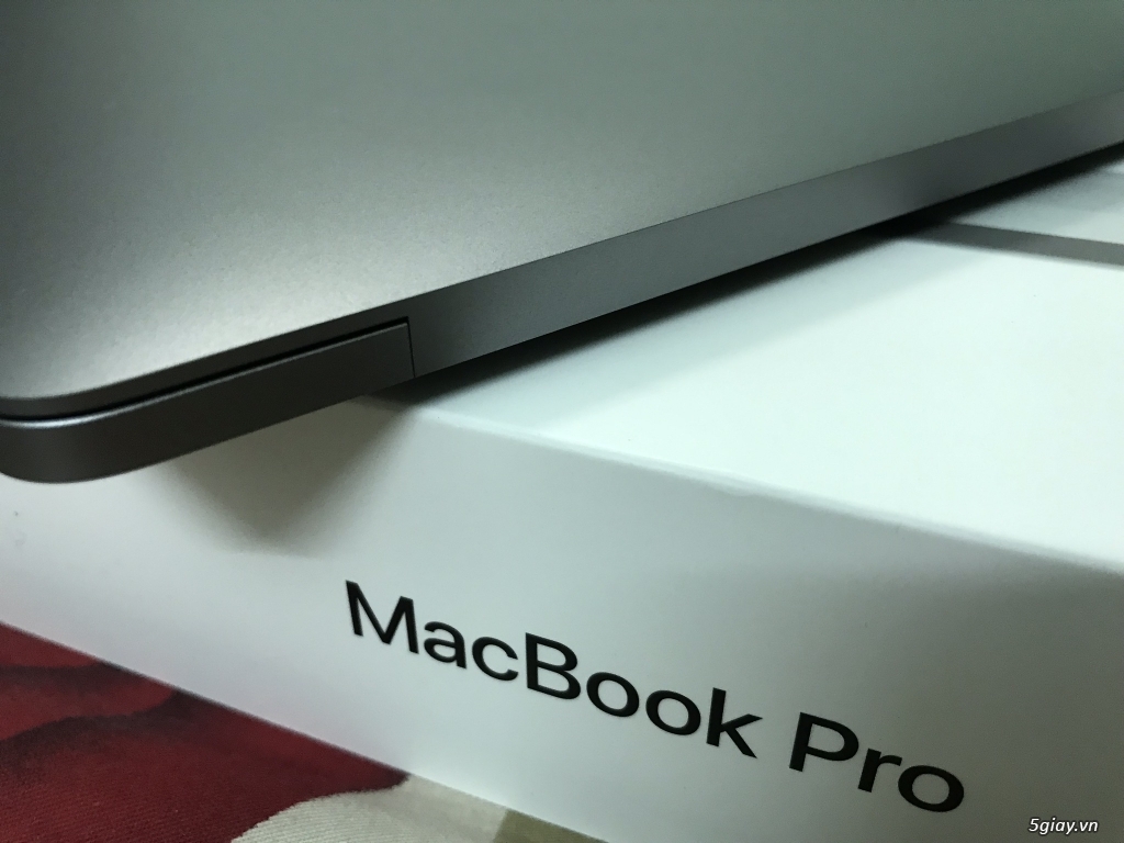 MACBOOK PRO 13”3 2017 GREY 99,99% Pin mới 16 vòng sạc - 1