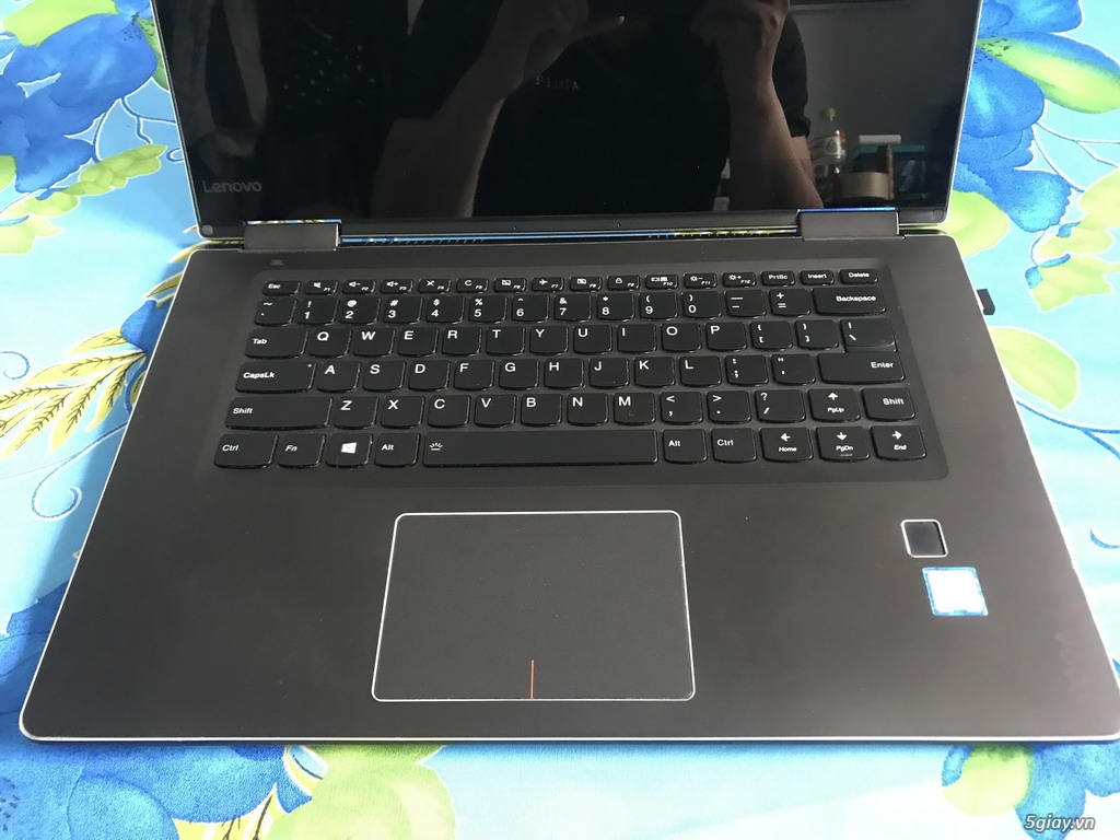 Laptop Lenovo Yoga 710 máy tính lai máy tính bảng 2 in 1.-1