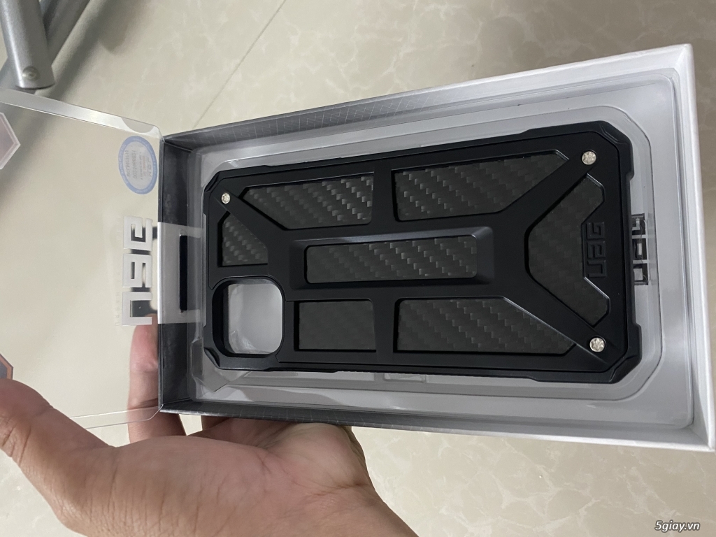 Ốp lưng UAG MONARCH CARBON PRO MAX
