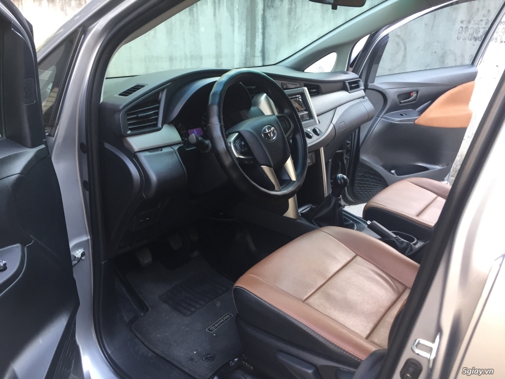 Bán Toyota Innova 2018, số sàn, màu xám, odo 33.000 km - 1