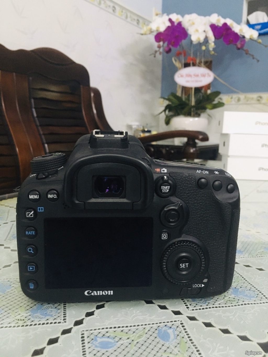 Canon 7D mark II với Lens 28-80mm