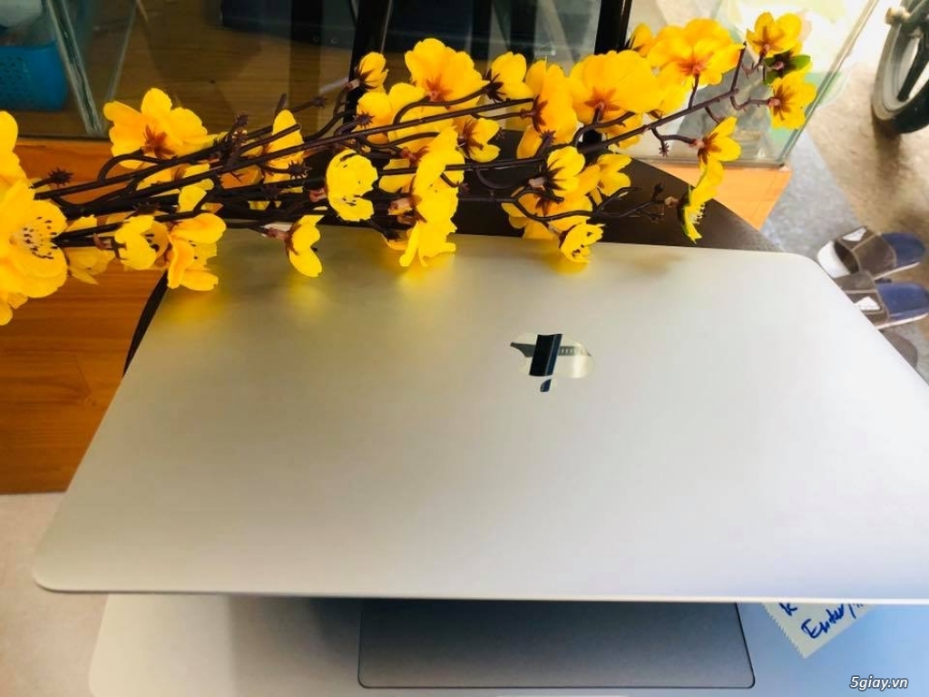 Kẹt tiền bán rẻ macbook pro 2017