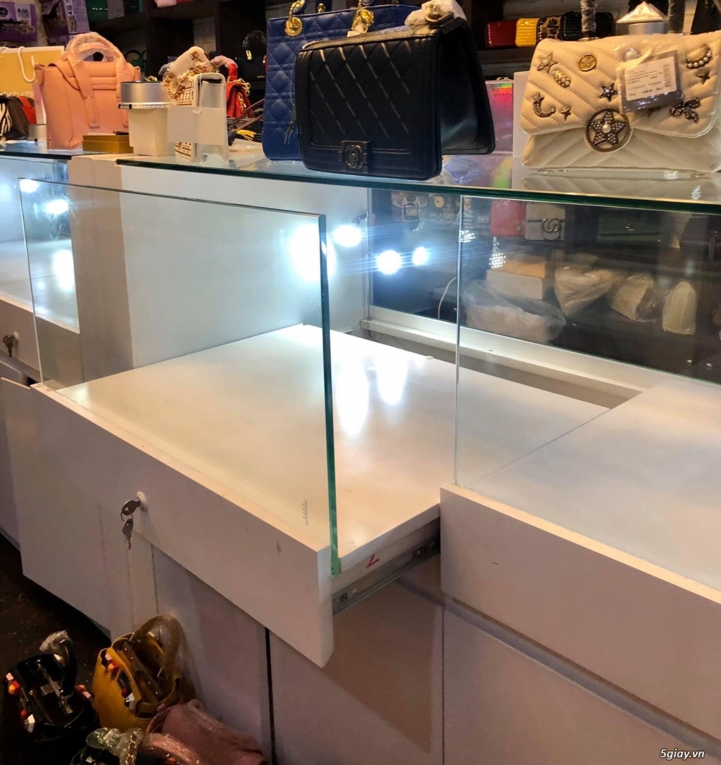 THANH LÝ GẤP 3 TỦ TRƯNG BÀY CAO CẤP - 1