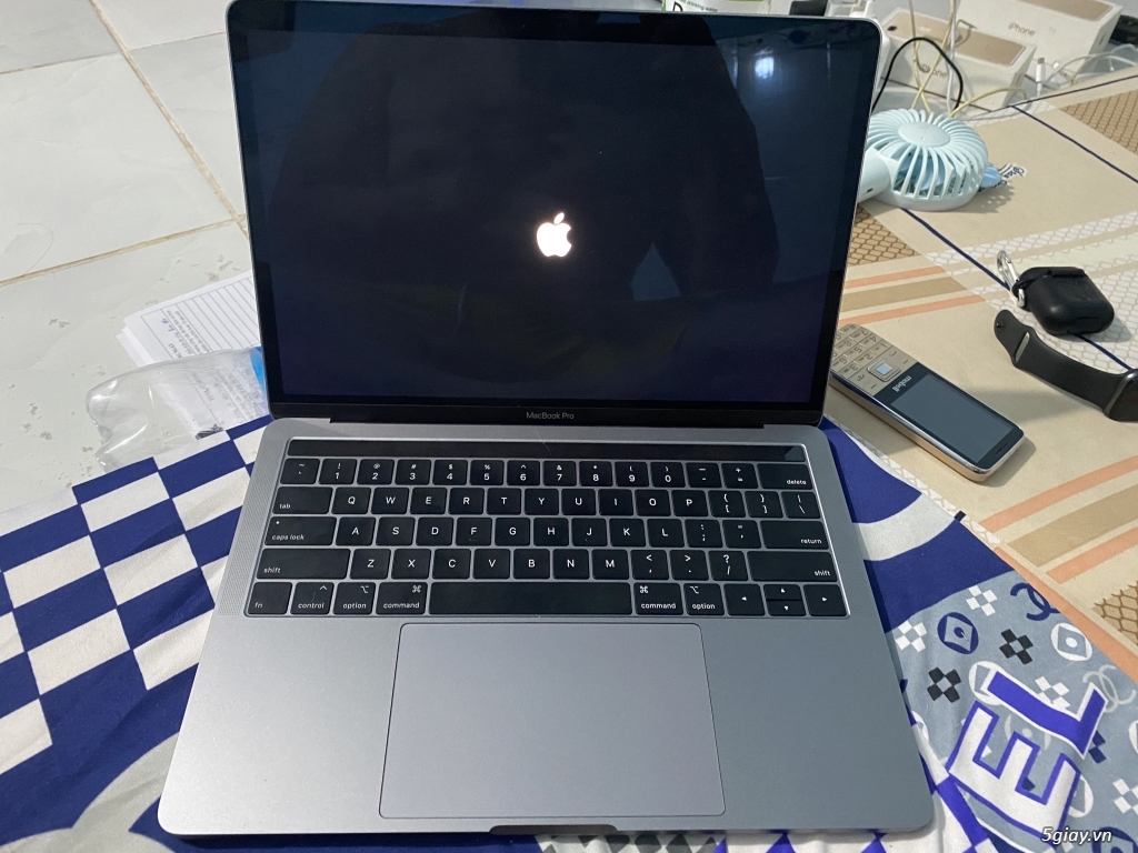 Cần bán macbook pro 13 inch I5 256Gb/ram8G 2018 FULLBOX mới mua 1 tuần - 1