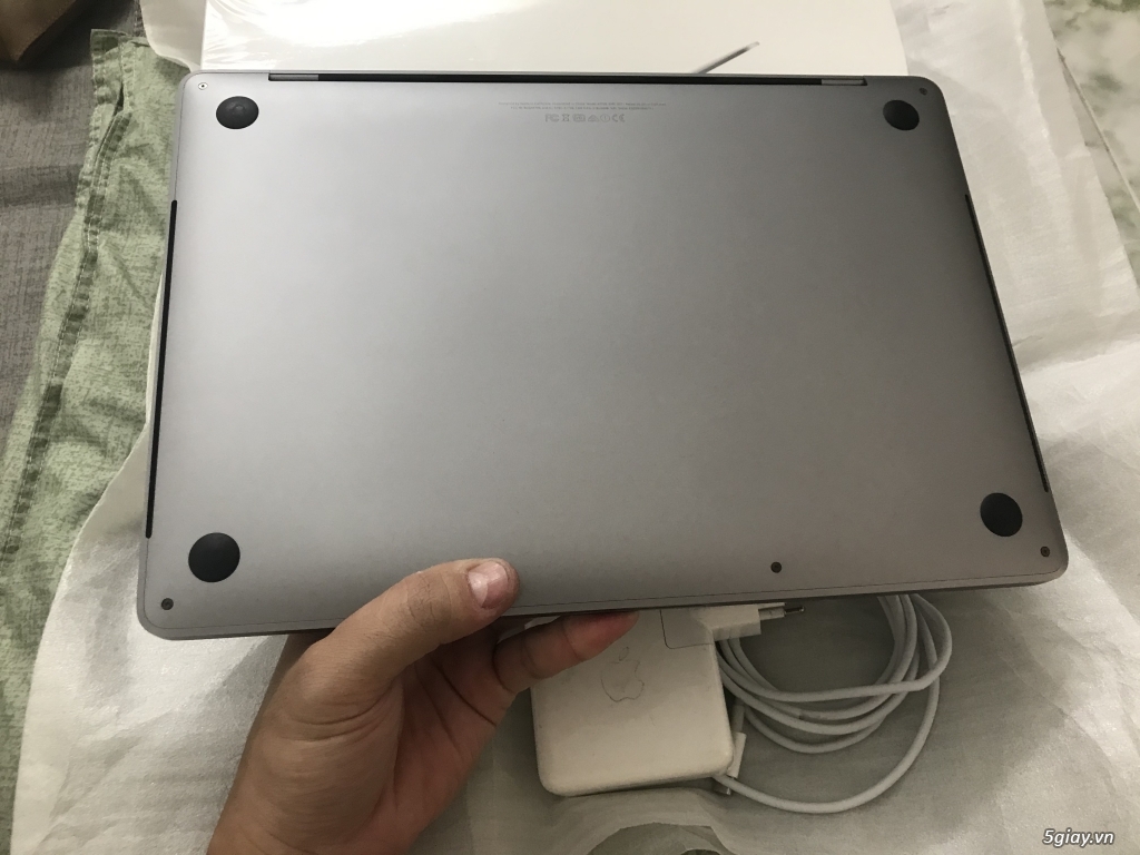 Cần bán: MBP 13” touchbar 256GB ssd 8gb ram fullbox - 1