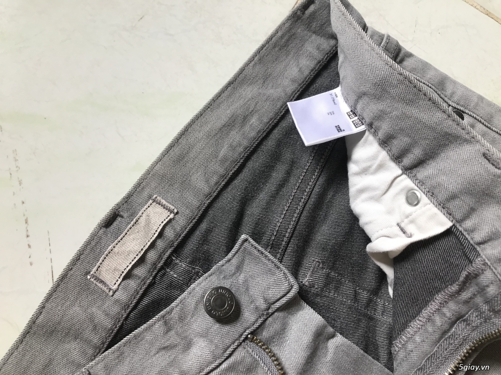 Quần jeans UNIQLO xám đen . End time 23h(7/12/2019) - 2