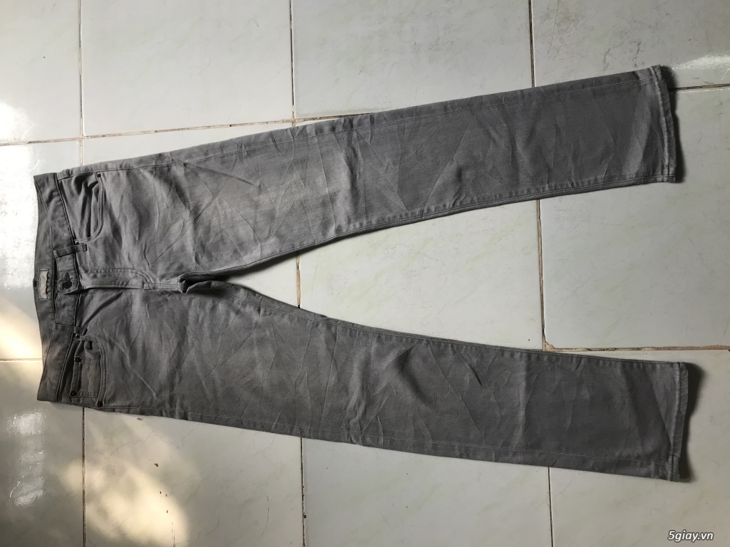 Quần jeans UNIQLO xám đen . End time 23h(7/12/2019)