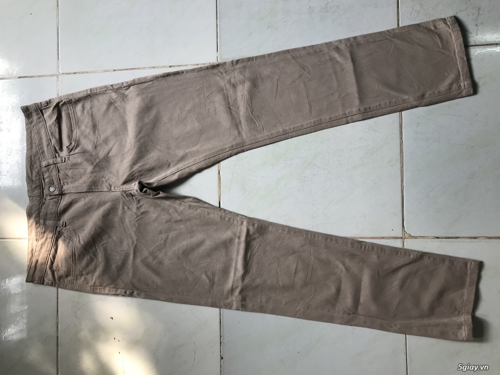 Quần Kaki UNIQLO màu bò . End time 23h(7/12/2019)