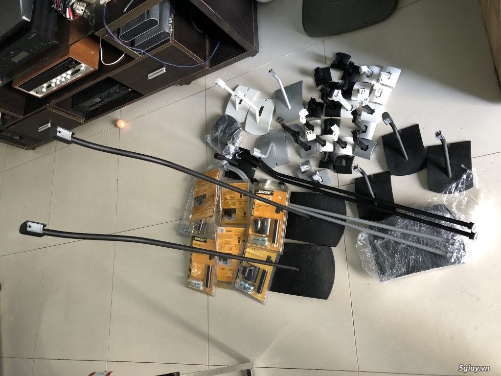 Bose bát treo loa , chân đứng, chân để bàn.