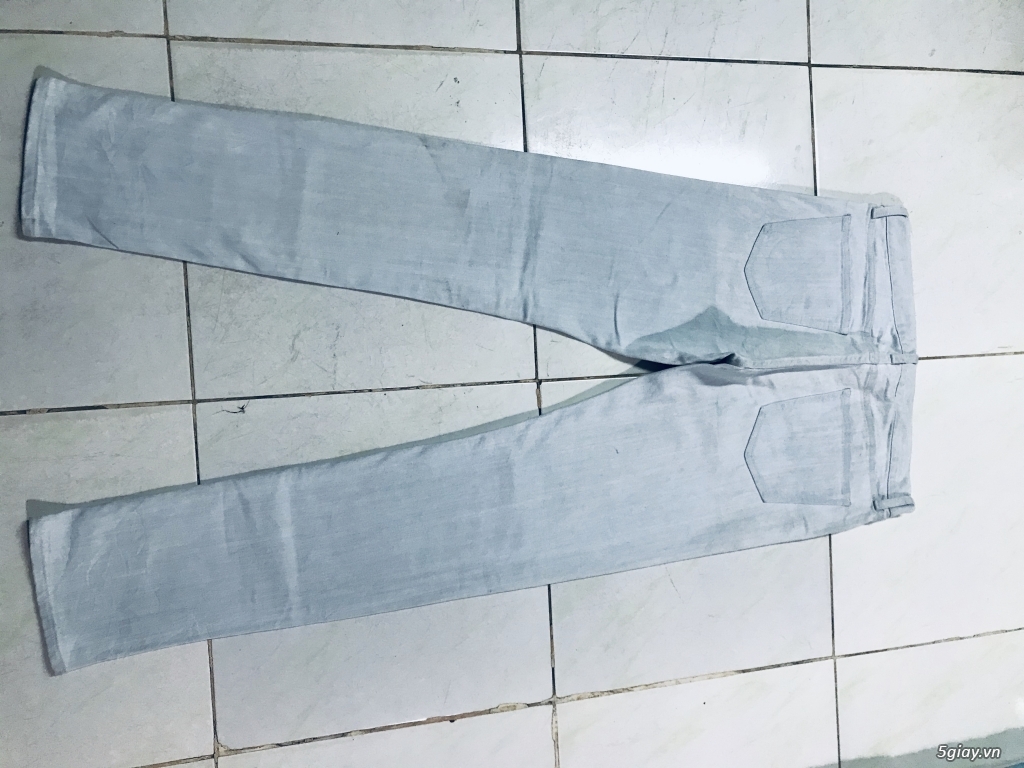 Quần jeans UNIQLO xanh nhạt . End time 23h(11/12/2019)