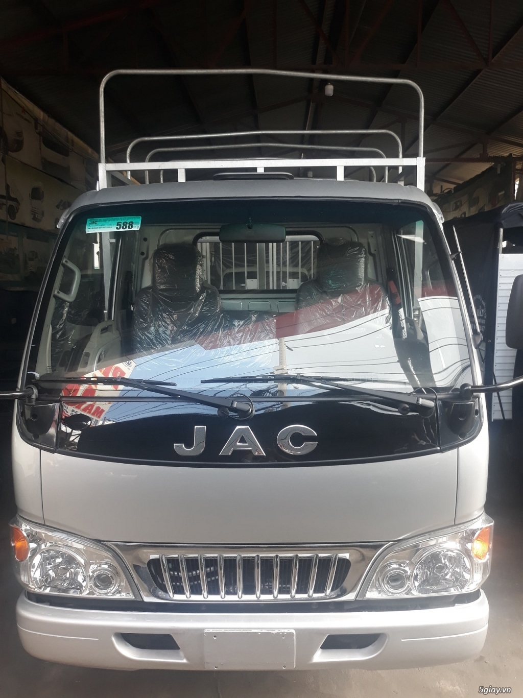 xe tải jac 2t4 - thùng bạt 4m3 - động cơ isuzu đời 2019