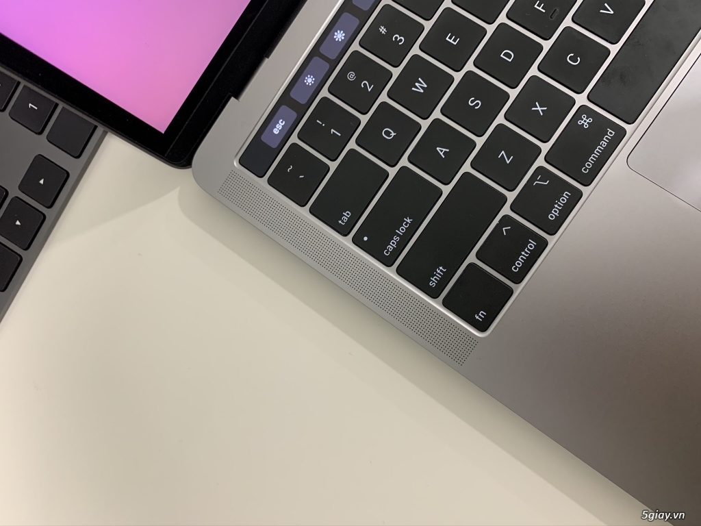 Macbook pro 13” , 2019 , chính hãng VN