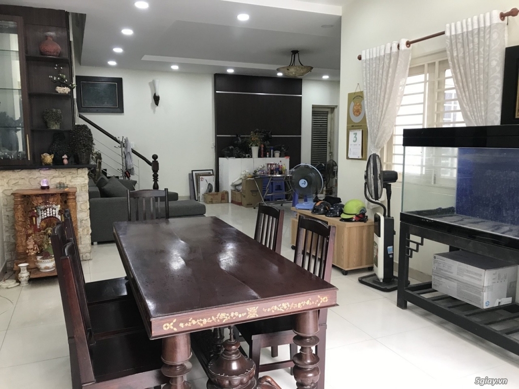 Xuất cảnh cần bán nhà hẻm xe tải đường D2 Phường 25, q. Bình Thạnh, SG