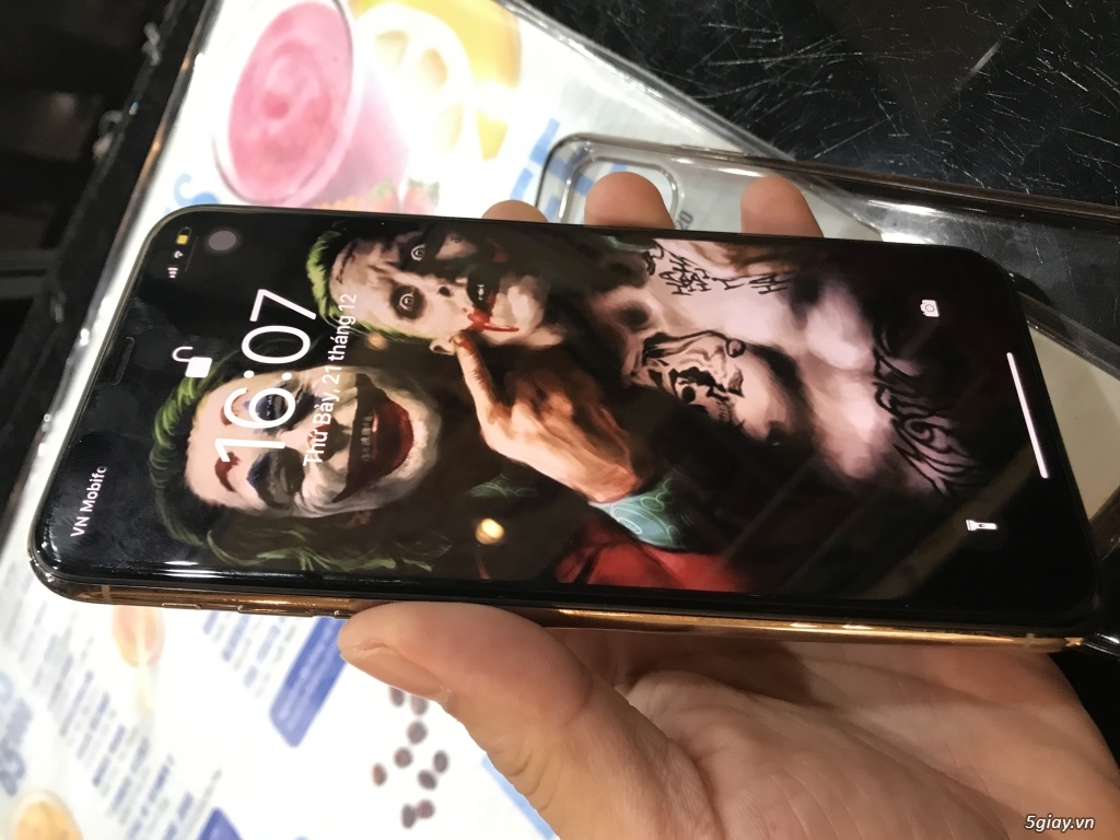 Cần bán Iphone Pro max Gold ZA 64g Full Box như mới - 2
