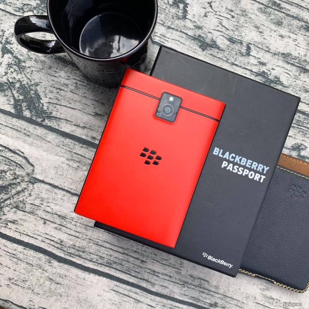 BLACKBERRY PASSPORT SILVER