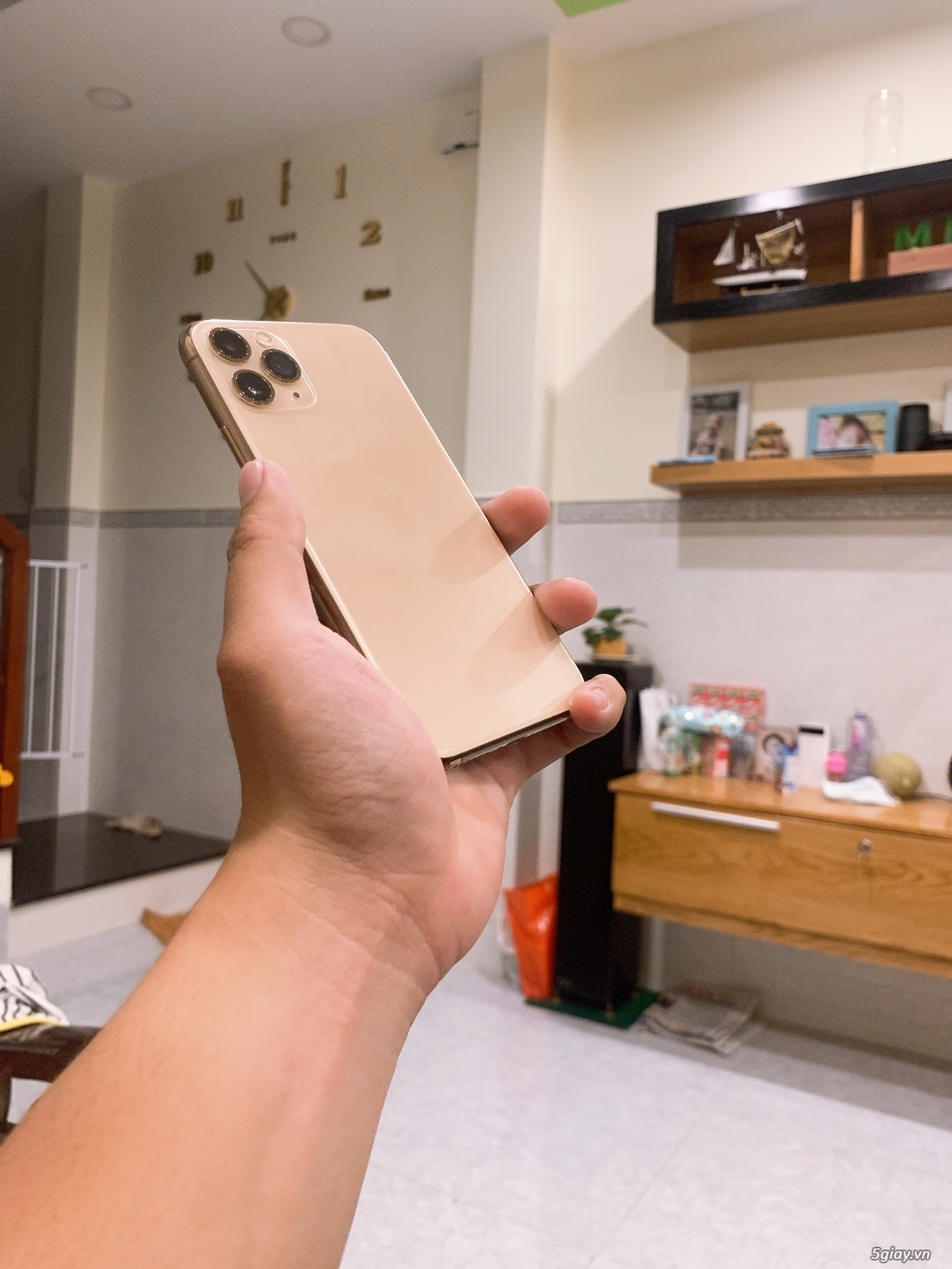 IPhone 11 Pro 64GB GOLD -quoc te Mỹ,like new 99.99%,full phụ kiện zin