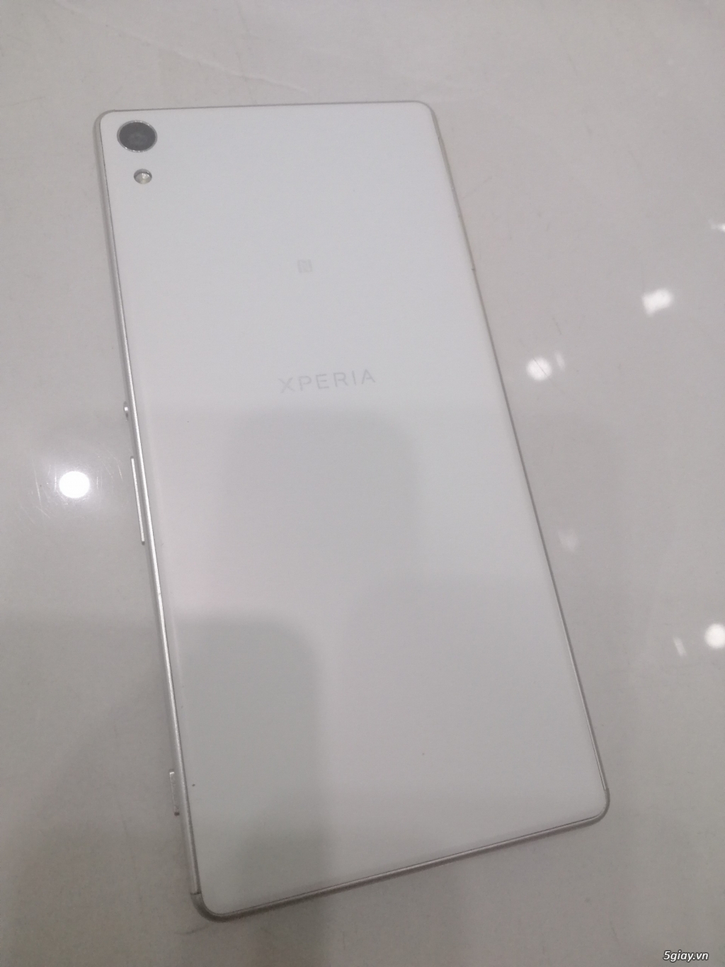 Sony XA Ultra white 99.9% bị lỗi sọc màn hình. End 22h59p - 29.12.2019 - 5