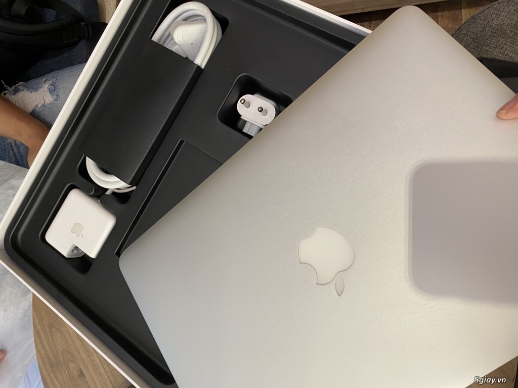 Cần bán gấp Macbook Air 13 inch, 2017 (128gb) trong ngày