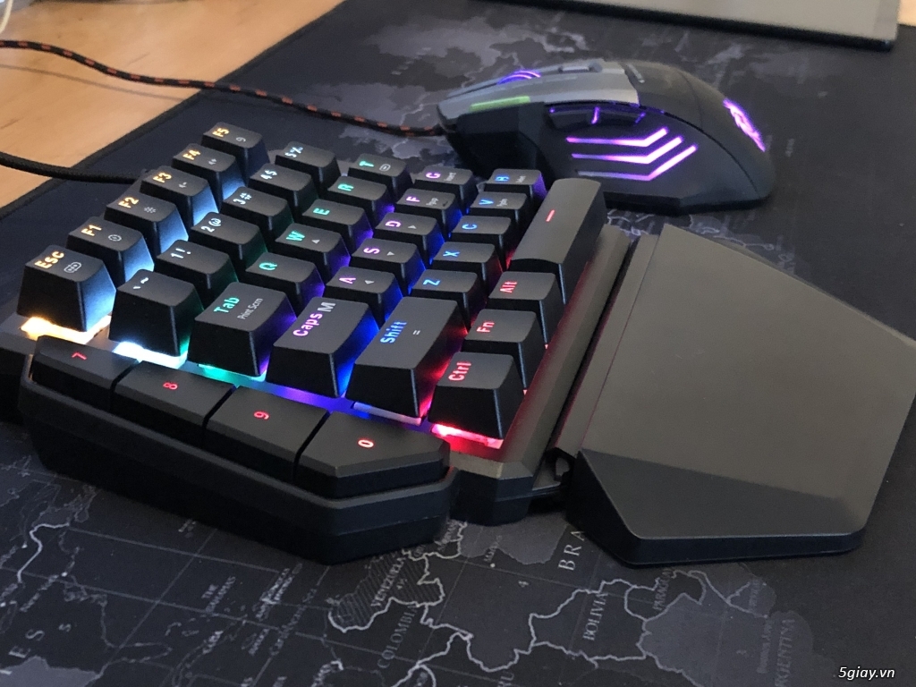 Tay cầm chơi Pubg Mobile / PC