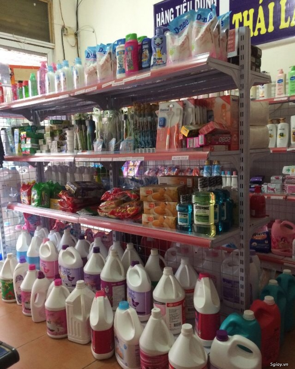 Tuyển nhân viên trực tiếp tại quầy, Nam/Nữ trên 18 tuổi