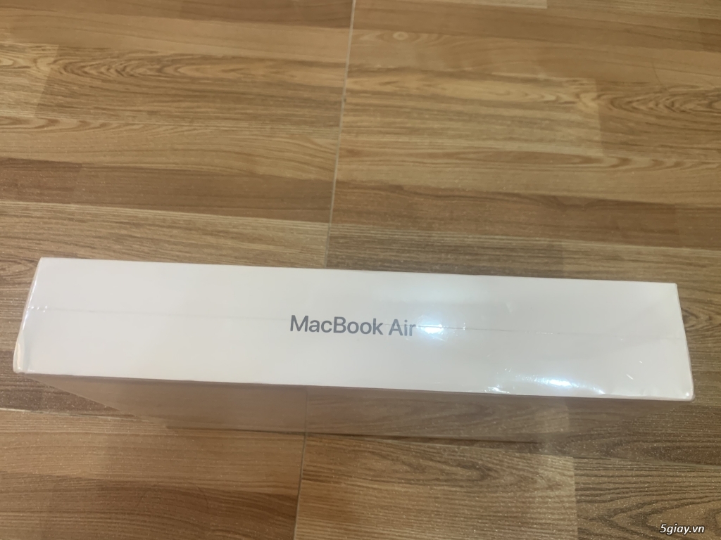 Được tặng dư không dùng bán Macbook air 2018 - 2