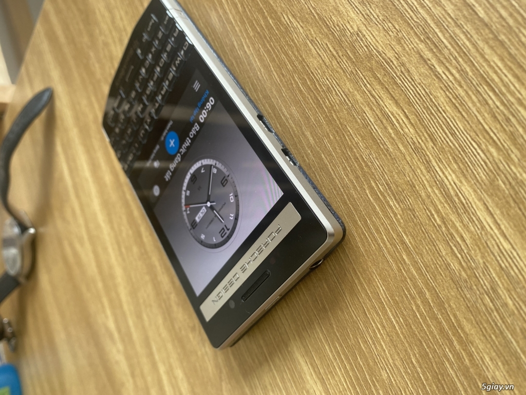 BlackBerry Porsche Design P'9983 Carbon - 3